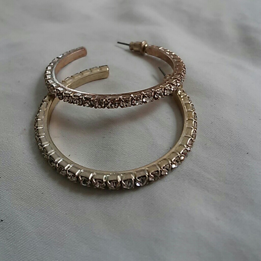 Earings - Picture 3 of 3